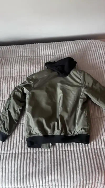 Chaqueta bomber niño con capucha H&M - miniatura 2