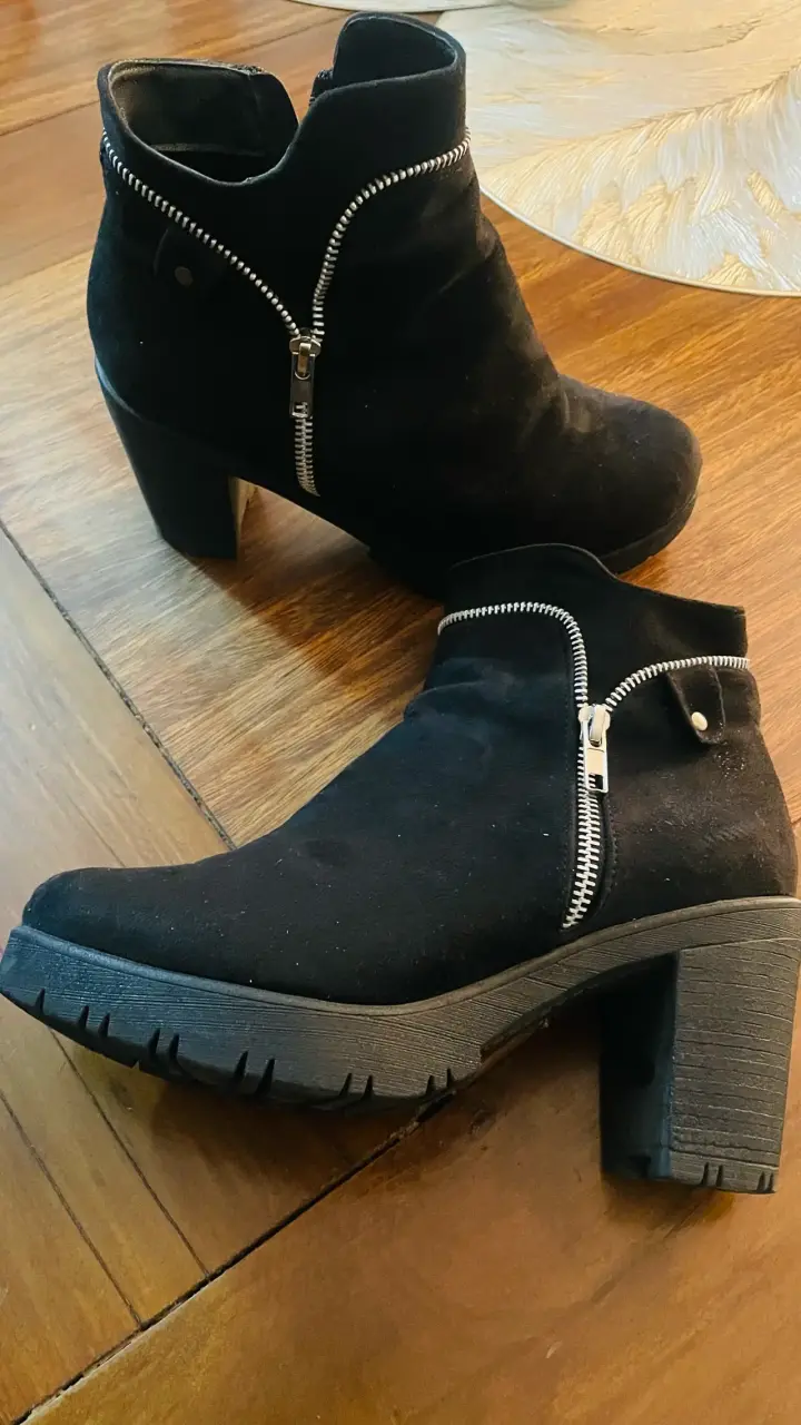 Botines negros con cierre y tacón grueso número 37