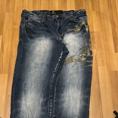 Jeans de diseño con bordado dorado - miniatura 2