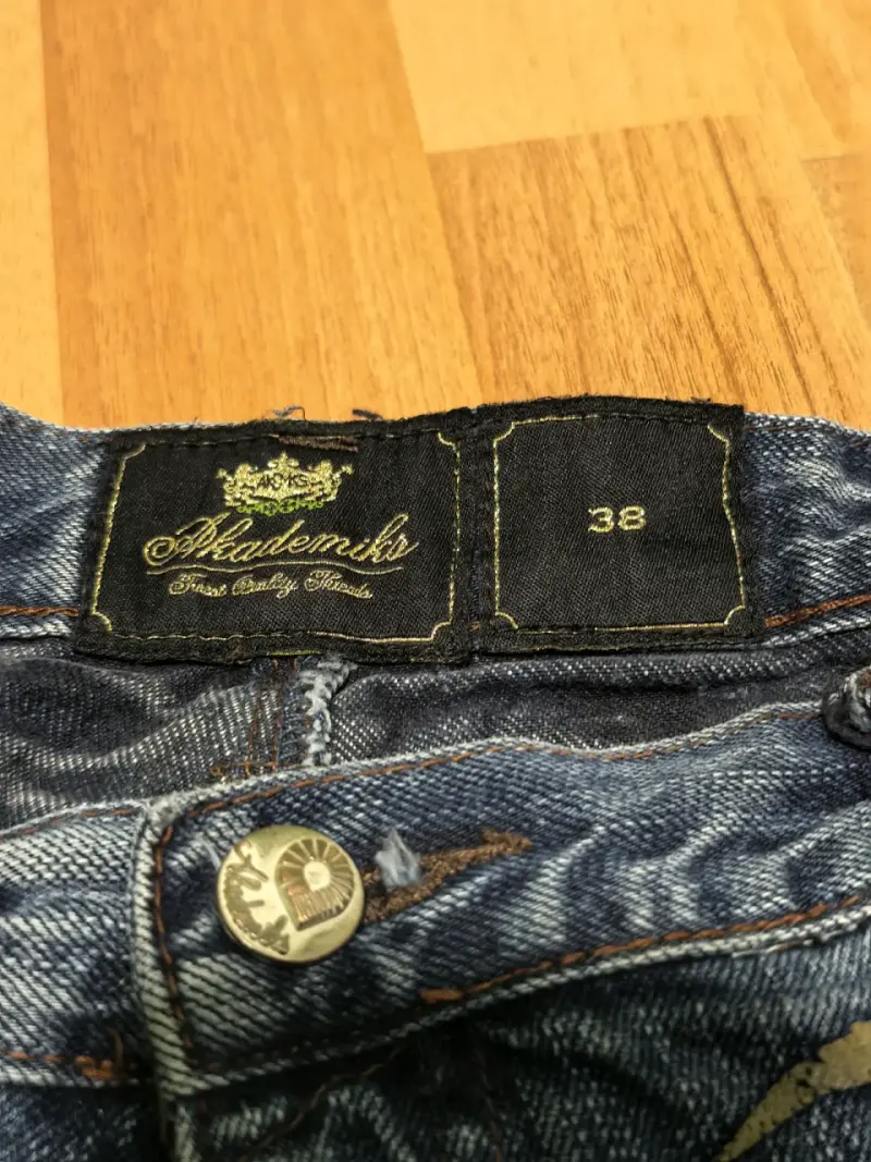 Jeans de diseño con bordado dorado - 3