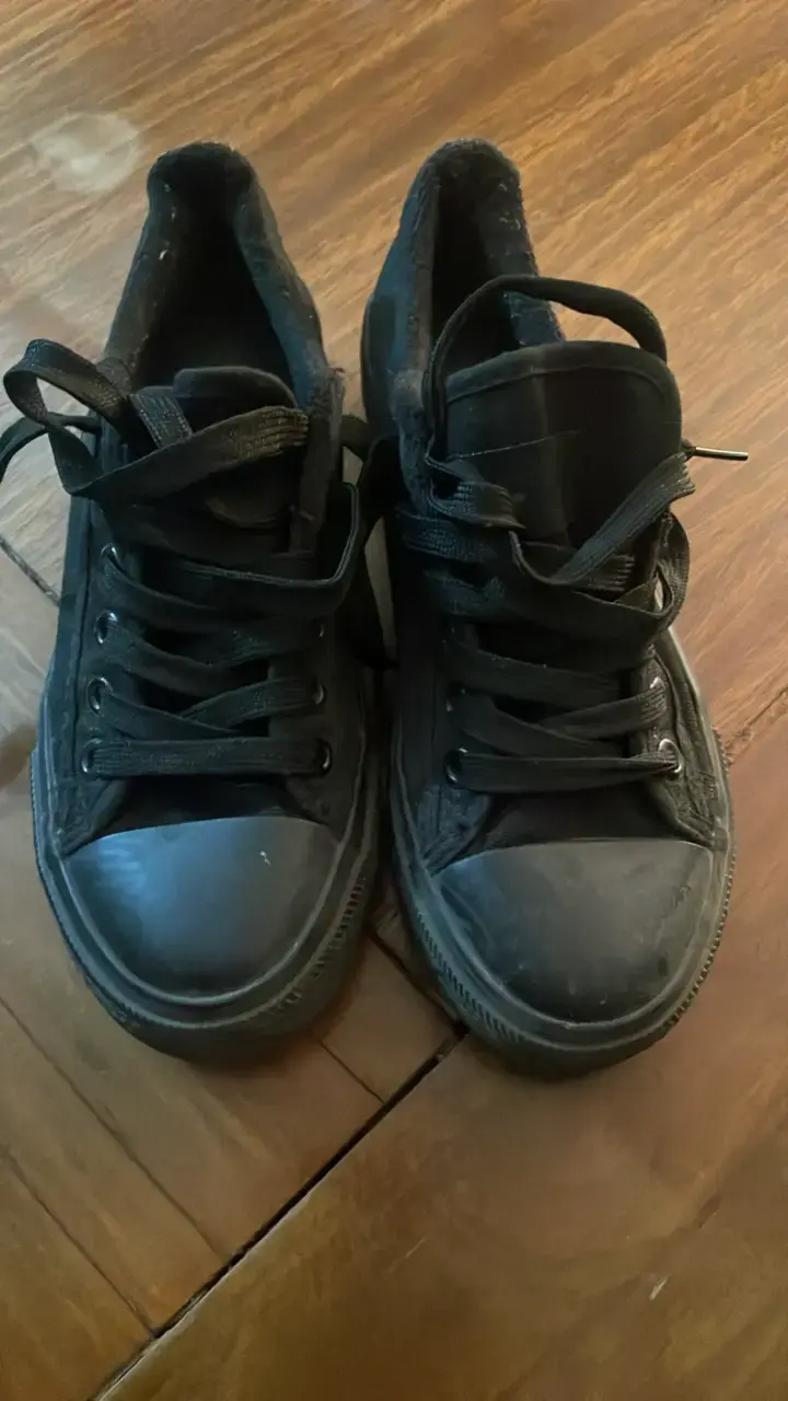 Zapatillas negras de lona estilo urbano