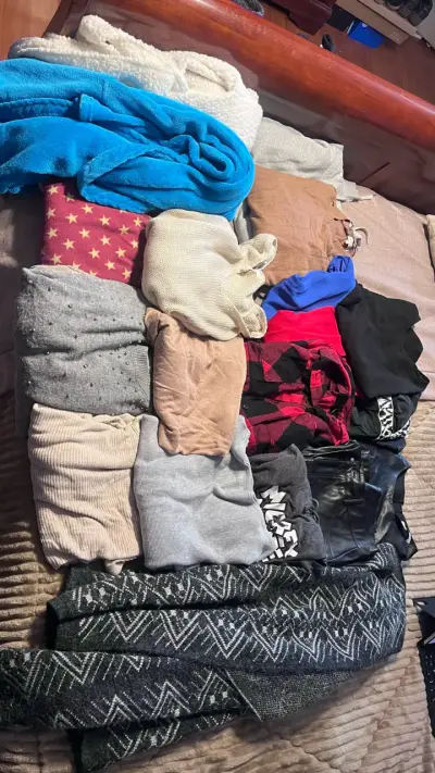 Lote de ropa variada para mujer - miniatura 1