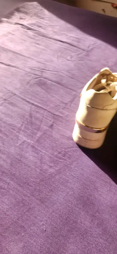 Zapatillas deportivas beige con detalles dorados - miniatura 4
