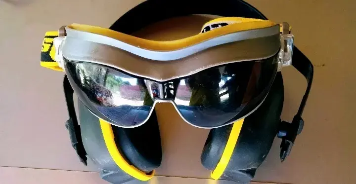 Gafas de protección con audífonos integrados - 1