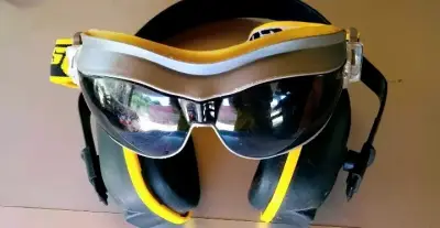 Gafas de protección con audífonos integrados - miniatura 1