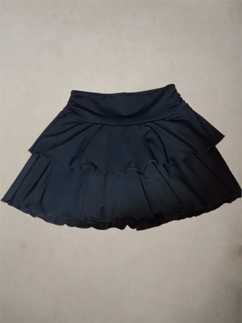 Falda corta negra con volantes