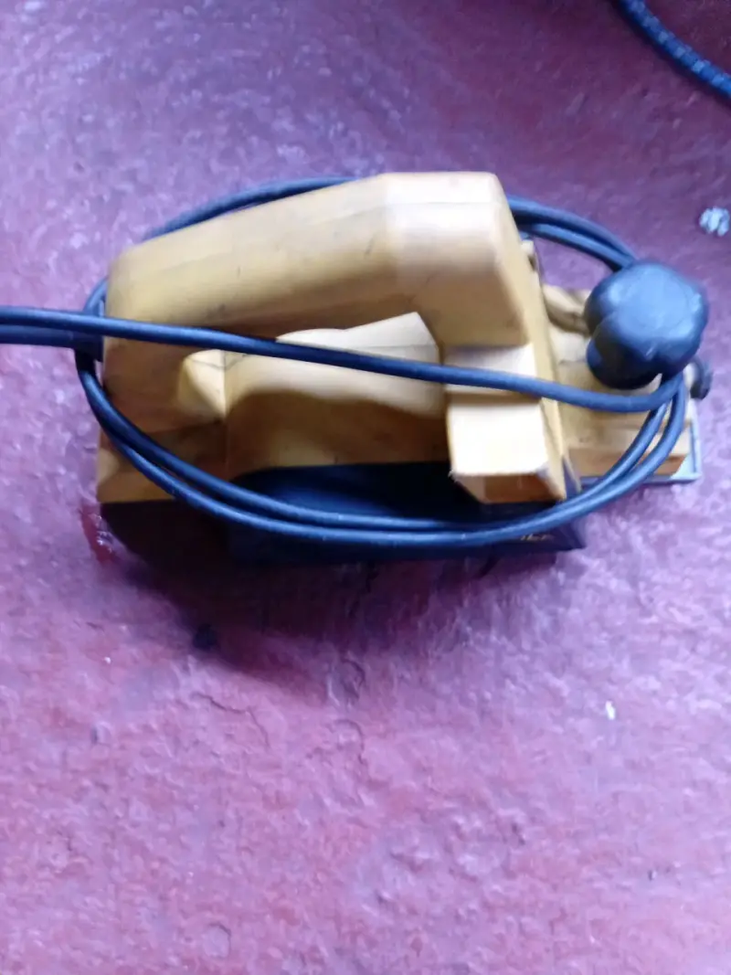 Cepillo eléctrico manual amarillo - 1