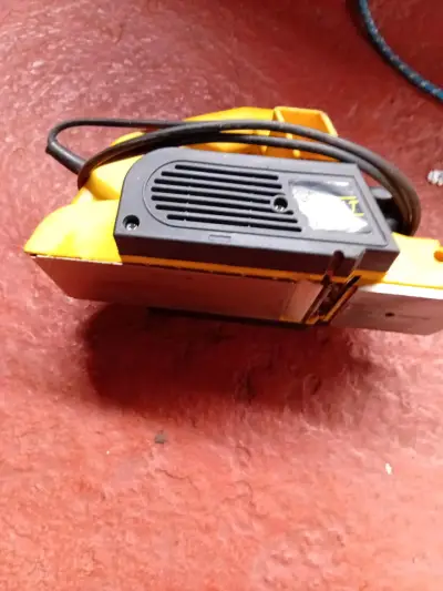 Cepillo eléctrico manual amarillo - miniatura 3