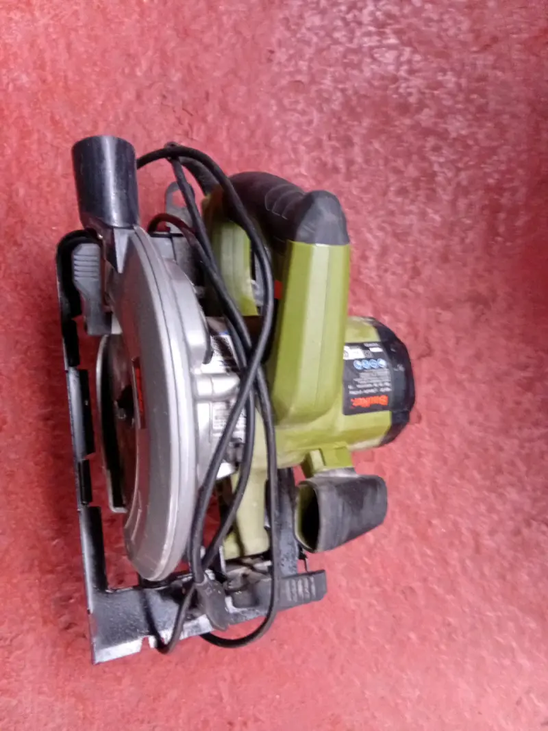 Sierra circular eléctrica Bauker verde - 2