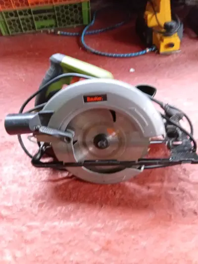 Sierra circular eléctrica Bauker verde - miniatura 3