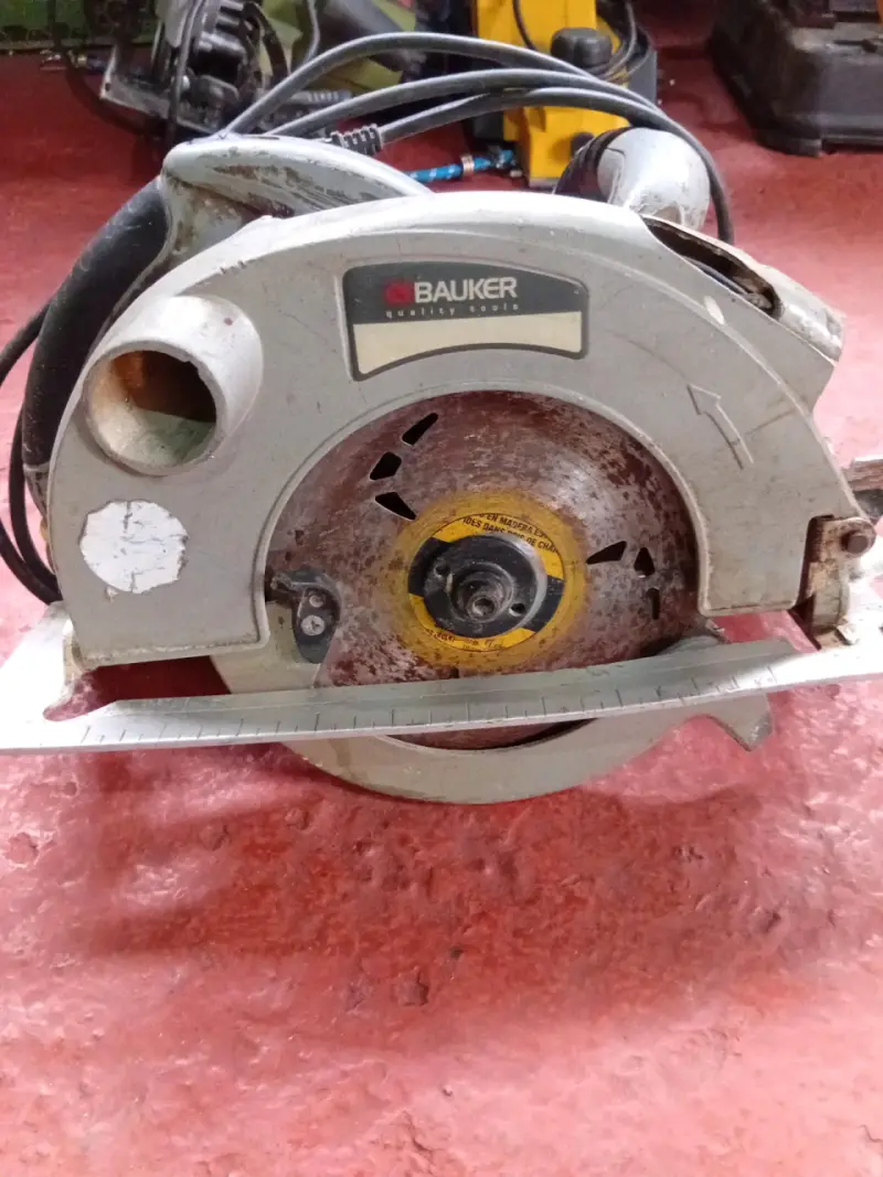 Sierra circular Bauker para madera
