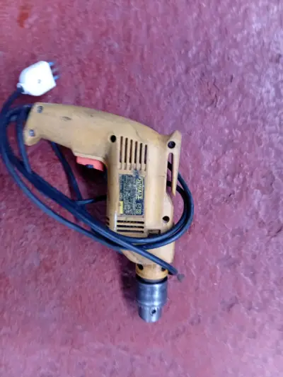 Taladro eléctrico Black & Decker usado - miniatura 1