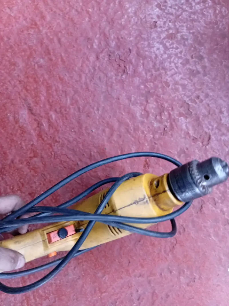 Taladro eléctrico Black & Decker usado - 3