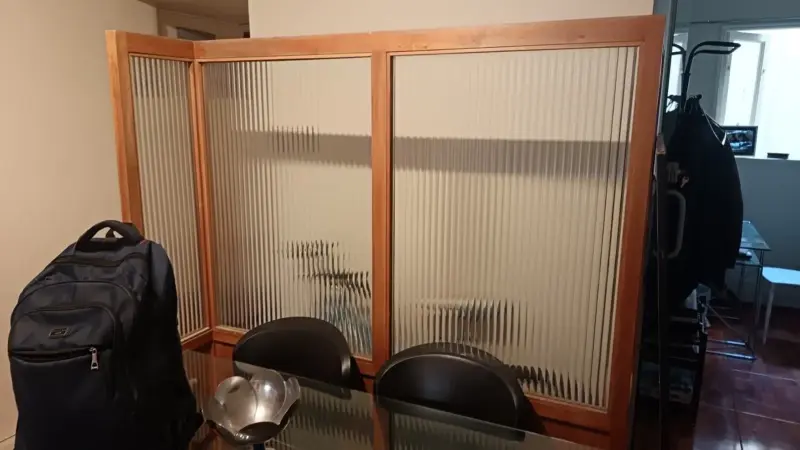 Biombo separador de ambientes de madera - 2