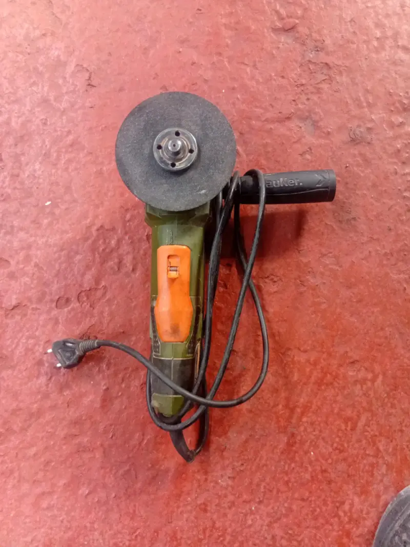Esmeril angular Bauker 115mm usado - 1