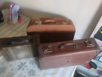 Set de maletas vintage de madera y tela. - miniatura 1
