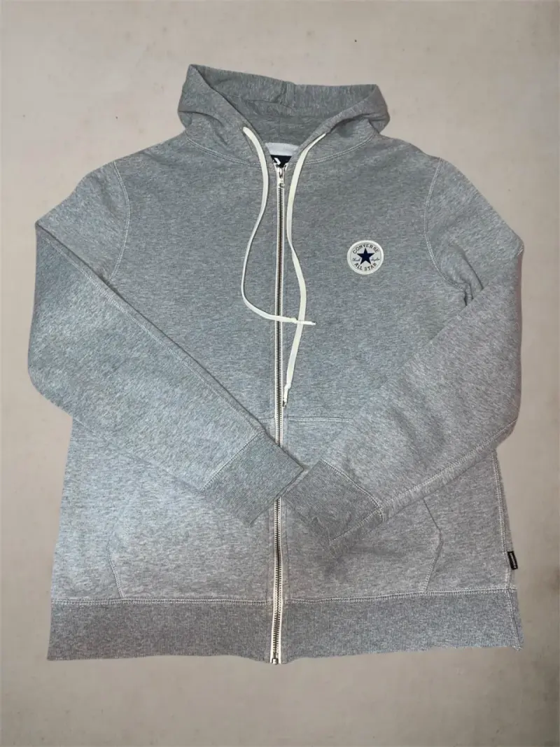 Polerón gris con capucha Converse