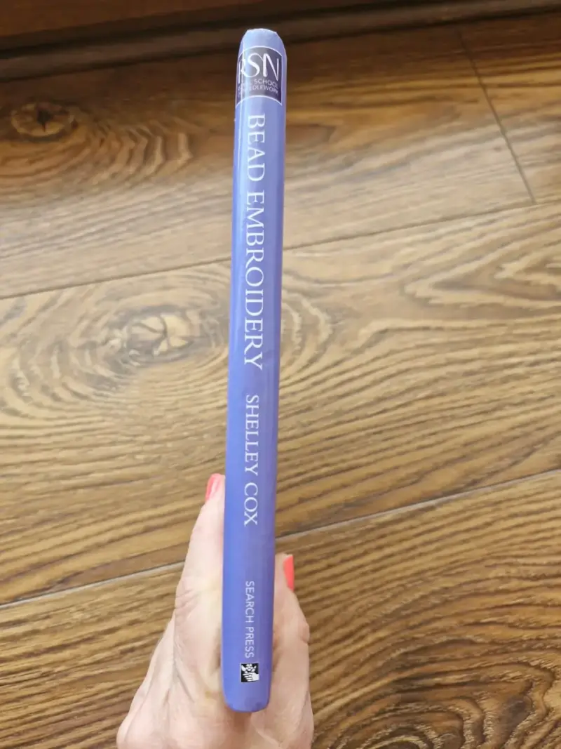 Bordado con pedrería de Shelley Cox (inglés) - 5