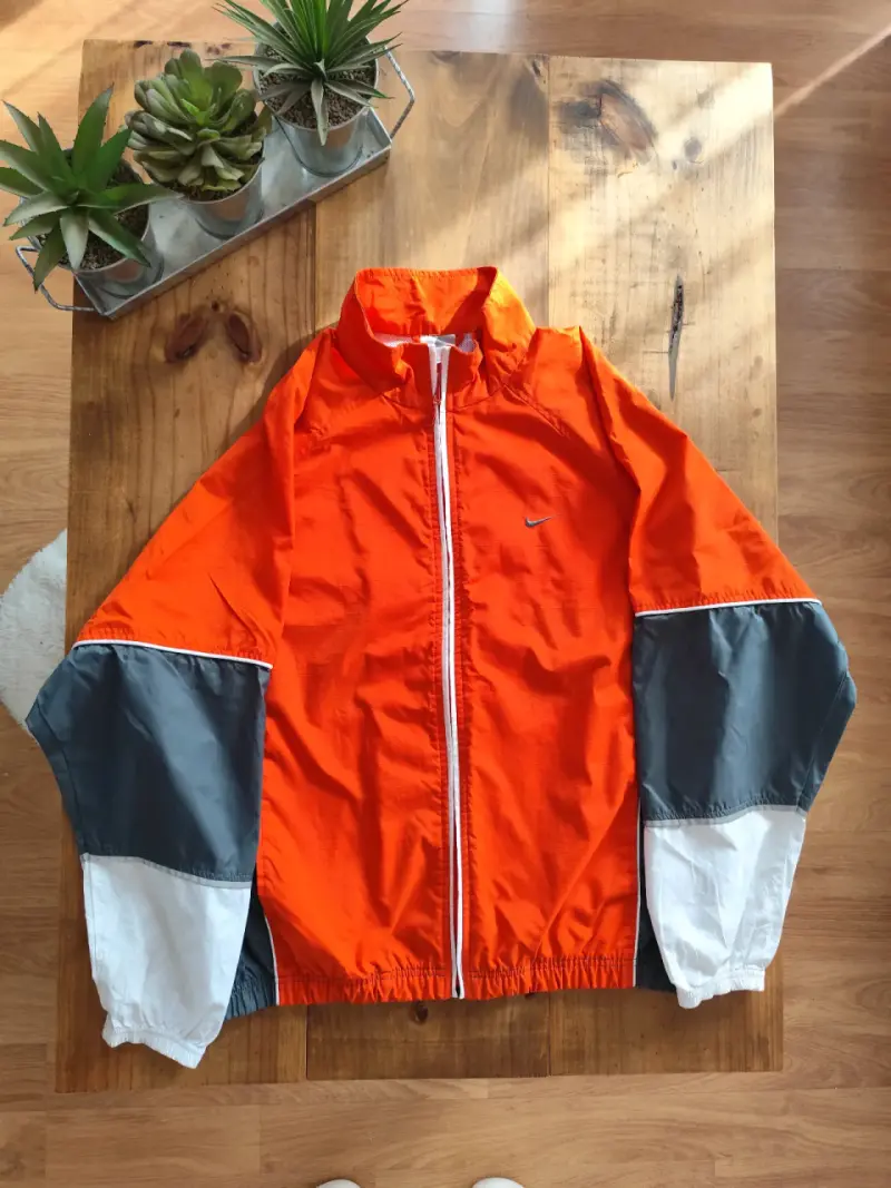 Cortavientos Nike naranja y gris unisex - 1
