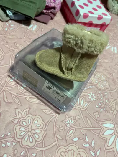 Botitas de bebé beige con forro de lana - miniatura 2