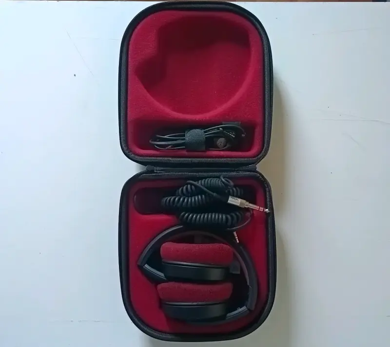 Audífonos Focal Listen Professional con estuche - 2