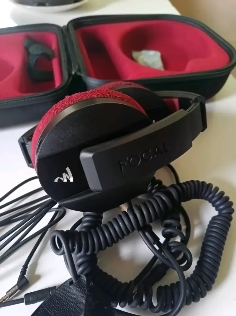 Audífonos Focal Listen Professional con estuche - 4