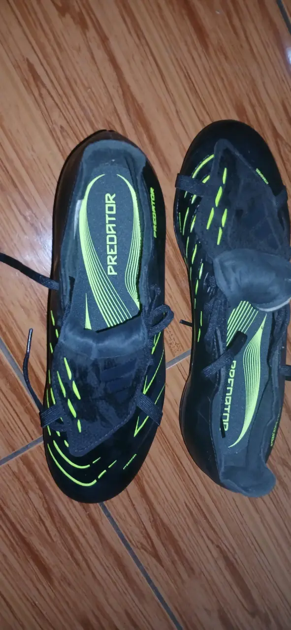 Botines de fútbol Adidas Predator negros y verdes - 2