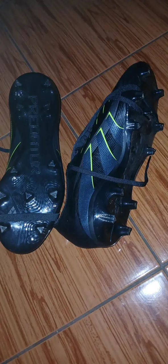 Botines de fútbol Adidas Predator negros y verdes - 3