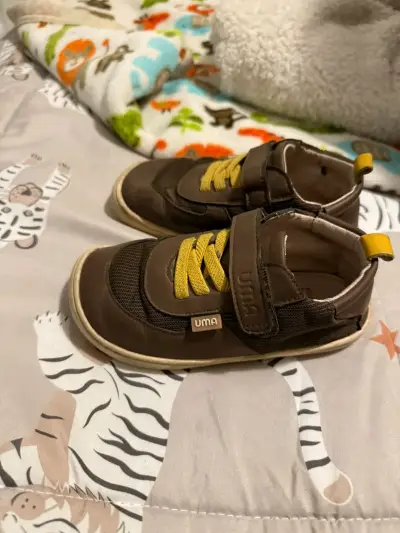 Zapatillas infantiles marrones Uma - miniatura 1
