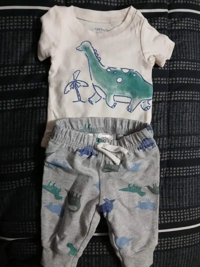 Conjunto bebé Carter's dinosaurios