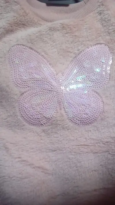 Polerón infantil rosado con mariposa - miniatura 2