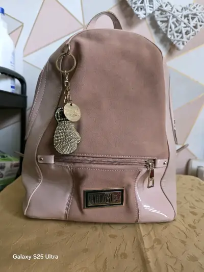Mochila Everlast rosa con llavero decorativo - miniatura 1