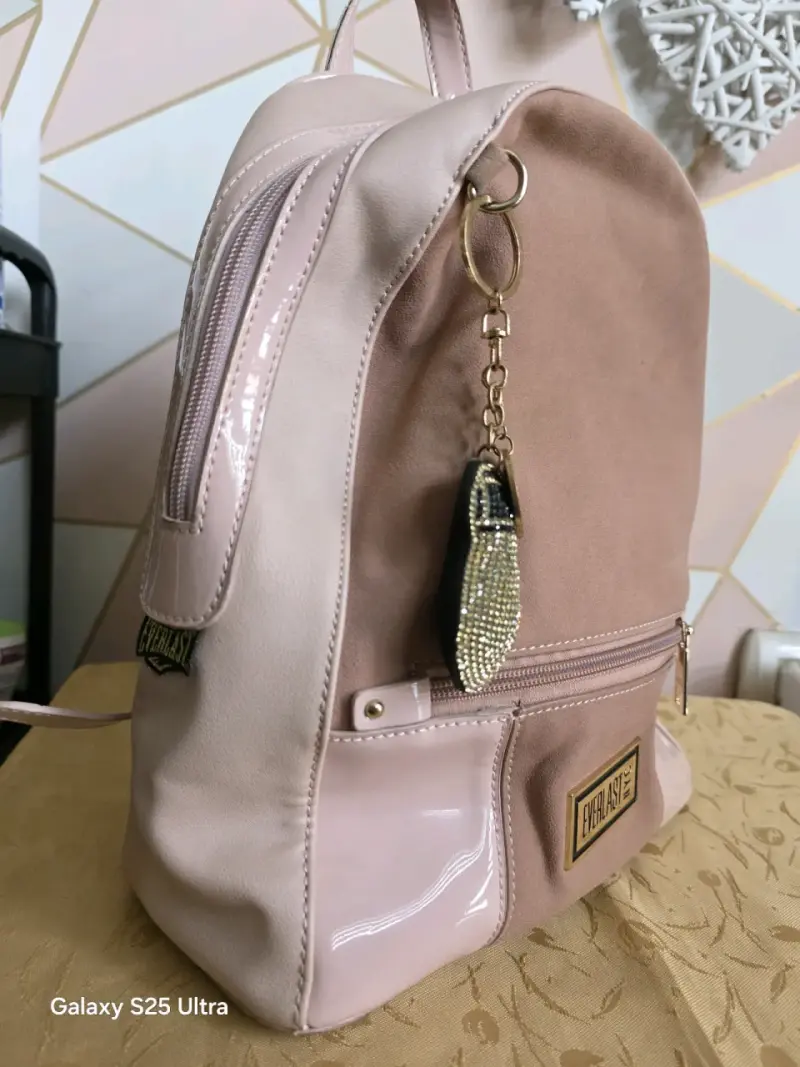 Mochila Everlast rosa con llavero decorativo - 2