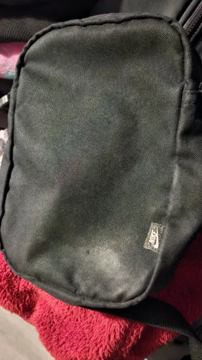 Bolso cruzado Nike negro compacta - miniatura 2
