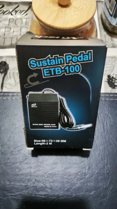Pedal de sustain ETB-100 para teclado - miniatura 1