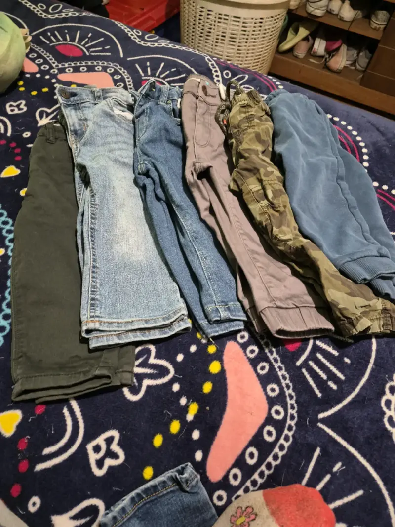 Lote de pantalones para niños variados
