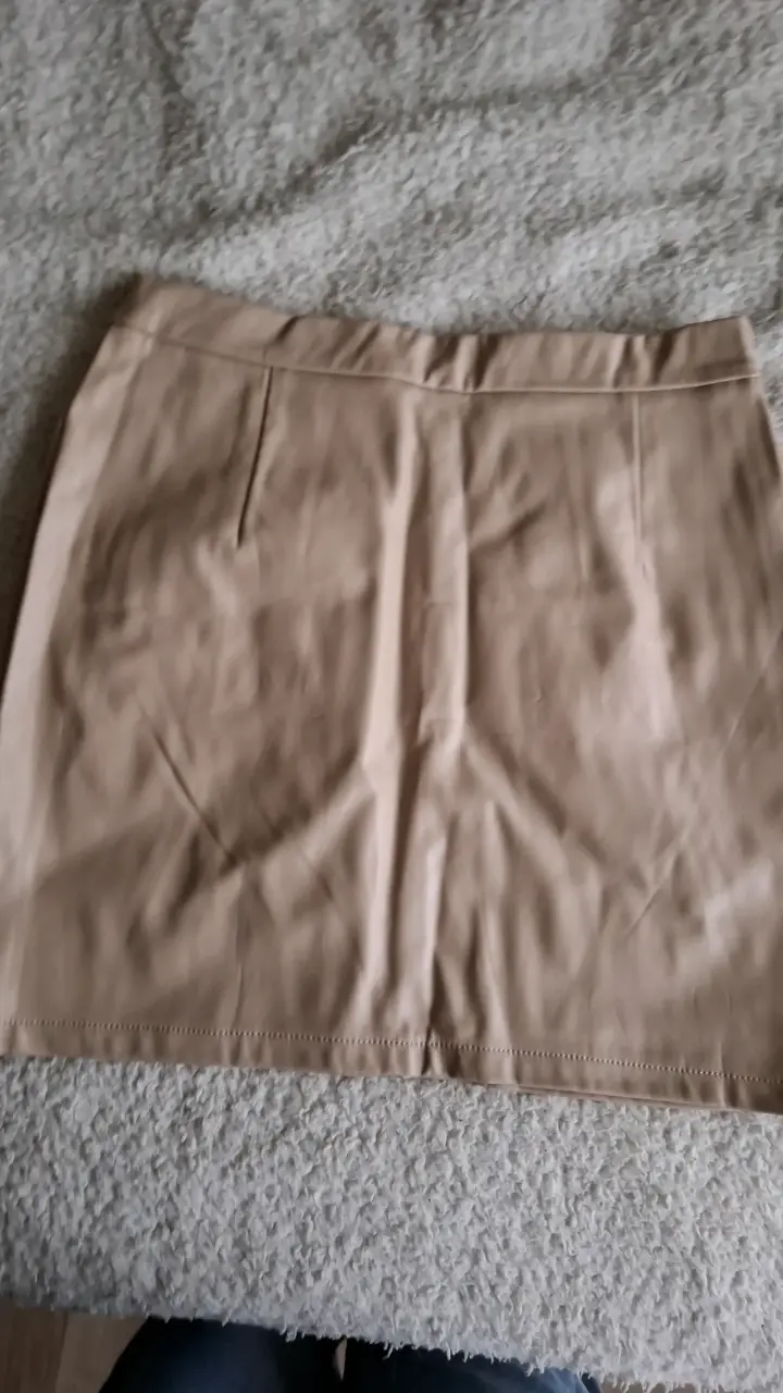 Falda corta de cuero sintético beige - 2