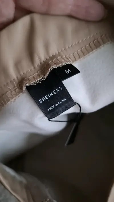 Falda corta de cuero sintético beige - miniatura 5