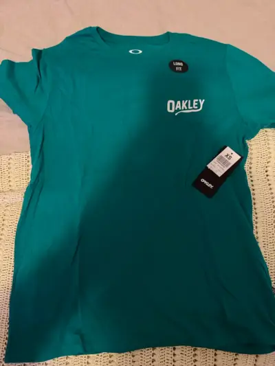 Polera Oakley turquesa XS ajuste - miniatura 1