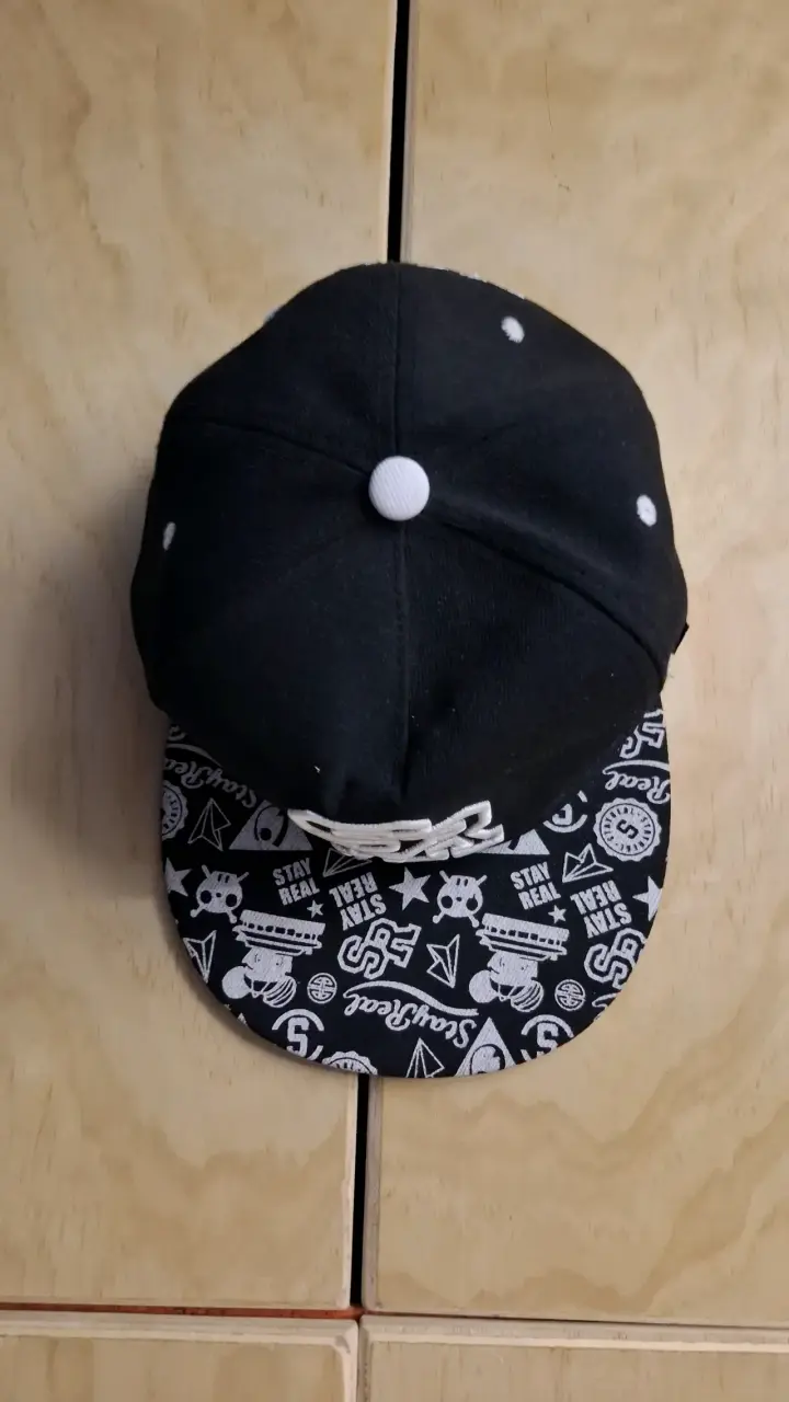 Gorra negra Stay Real estilo urbano - 4