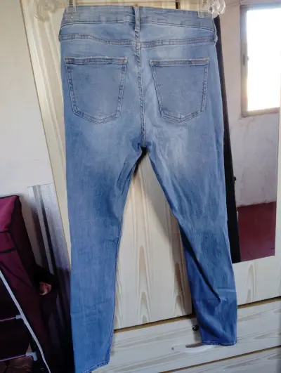 Jeans azul clásico para mujer - miniatura 3