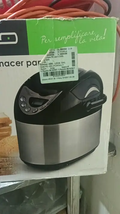 Máquina de pan Oster con pantalla digital - miniatura 1