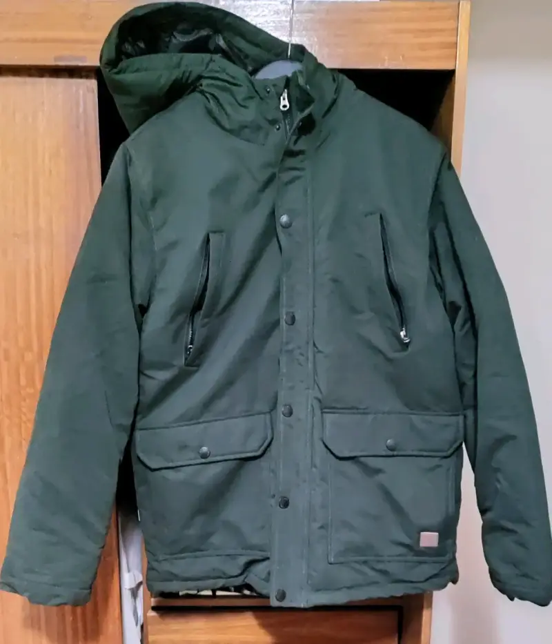 Chaqueta Maui impermeable verde con gorro - 1