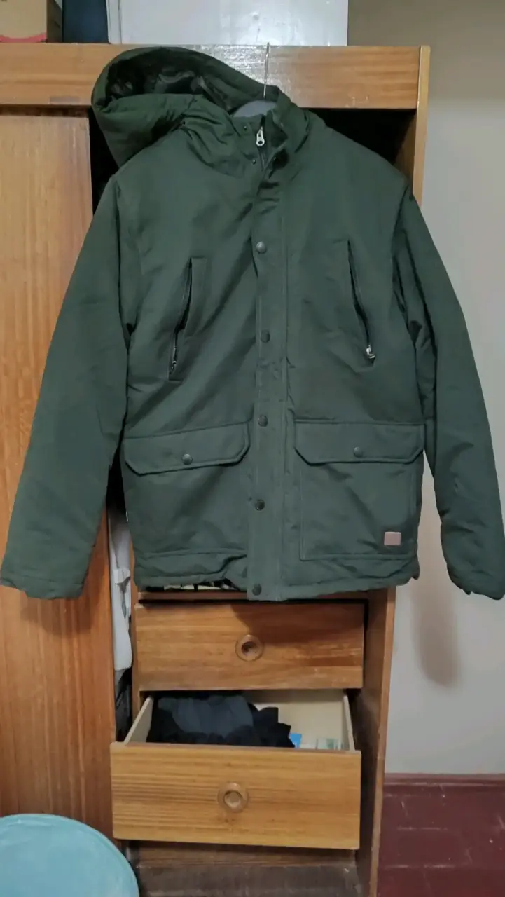 Chaqueta Maui impermeable verde con gorro - 2