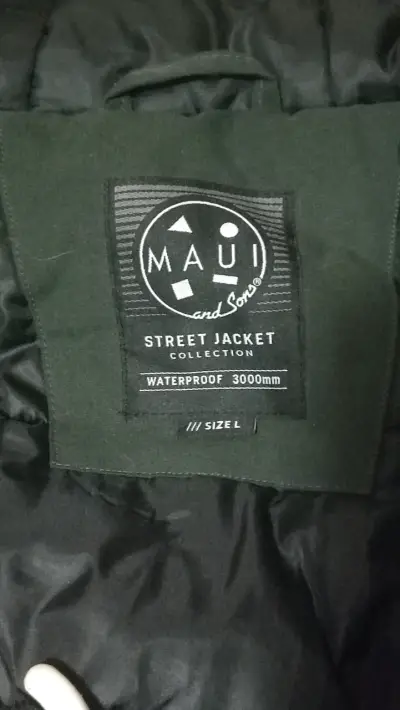 Chaqueta Maui impermeable verde con gorro - miniatura 3