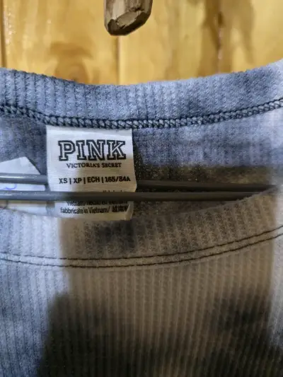 Polera gris PINK de Victoria's Secret - miniatura 1