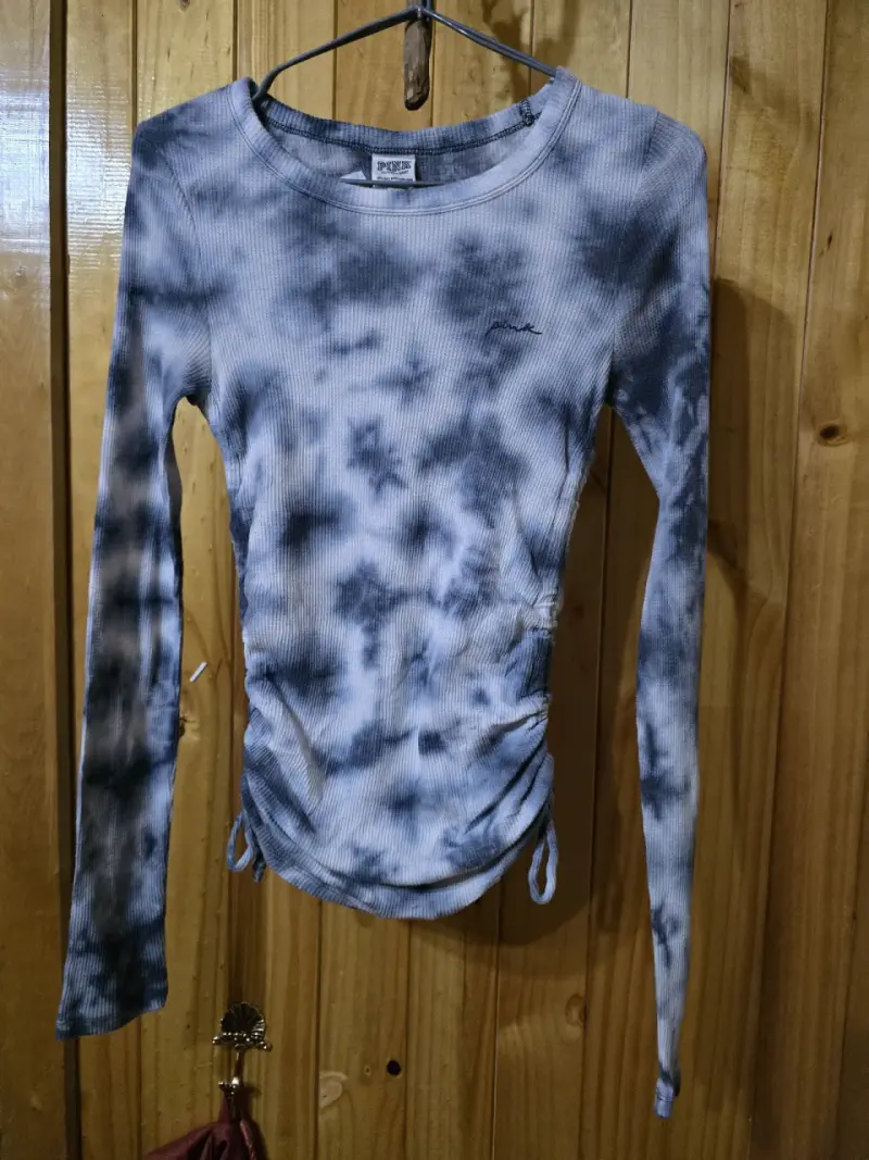 Polera gris PINK de Victoria's Secret - 2