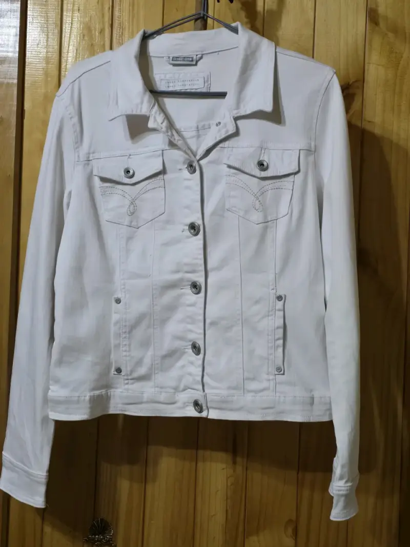 Chaqueta blanca de mezclilla