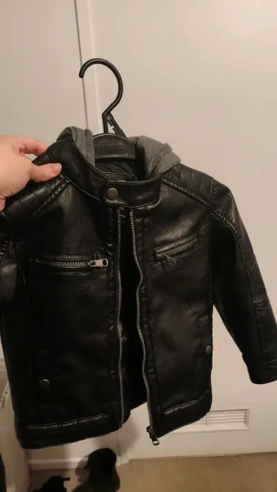 Chaqueta de niño/a cuero sintético con capucha NYC - miniatura 2