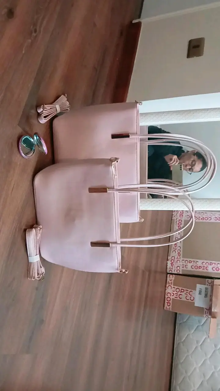 Set de carteras rosadas con correas ajustables